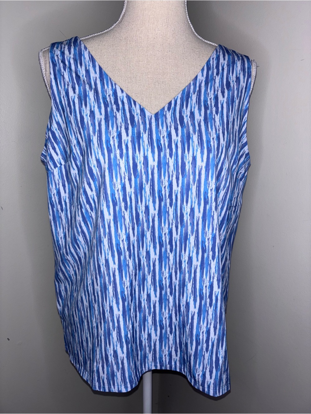 Eddie Bauer Departure tank top lightweight blue & periwinkle print size Medium